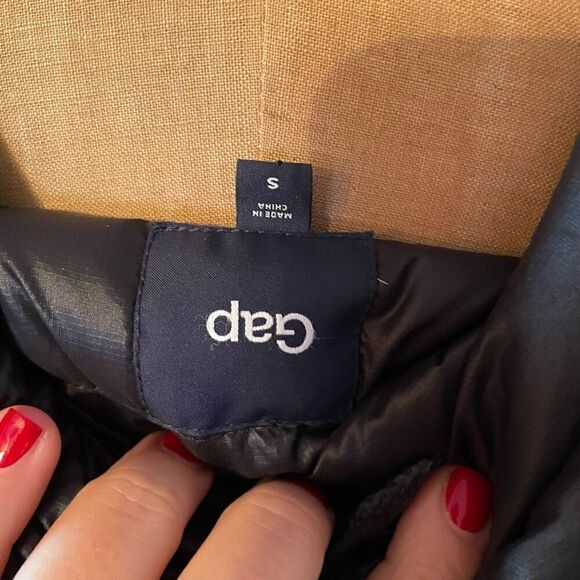 GAP | black puffer vest S - Picture 5 of 6